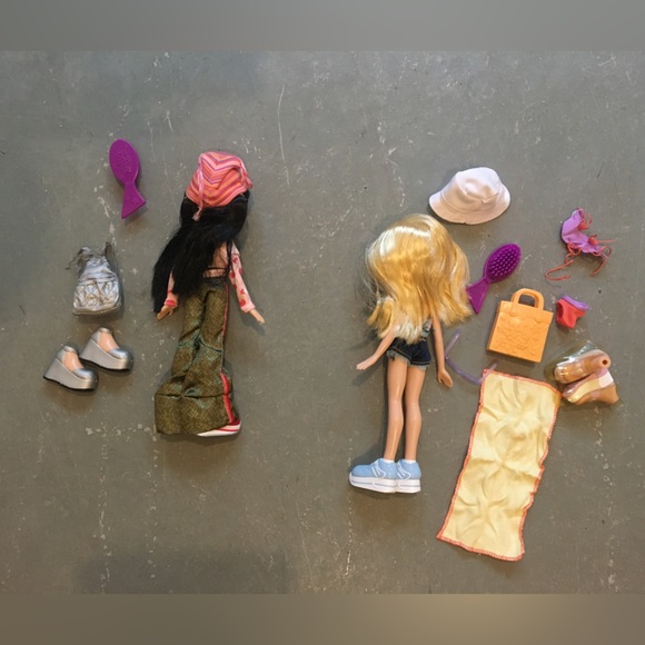 Lot of 2 Bratz dolls, 2001/2002 first edition cool Bratz and beach party! - Picture 2 of 4